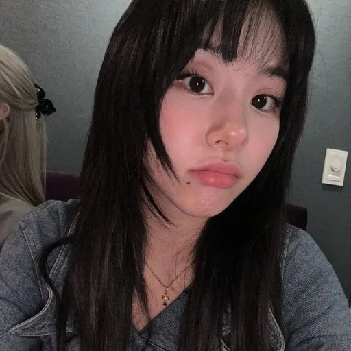 🦋 Стикер «chayeong» для Telegram