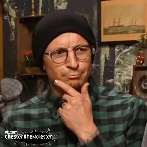 🤔 Стикер «ChesterBe GIF» для Telegram