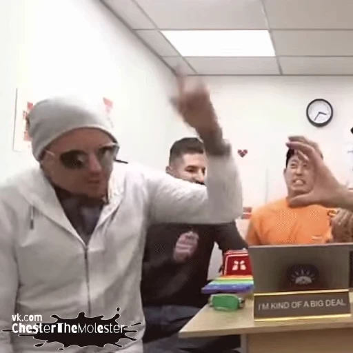 💃 Стикер «ChesterBe GIF» для Telegram