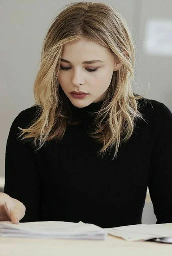📰 Стикер «chloe grace moretz» для Telegram