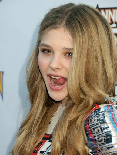 😋 Стикер «chloe grace moretz» для Telegram