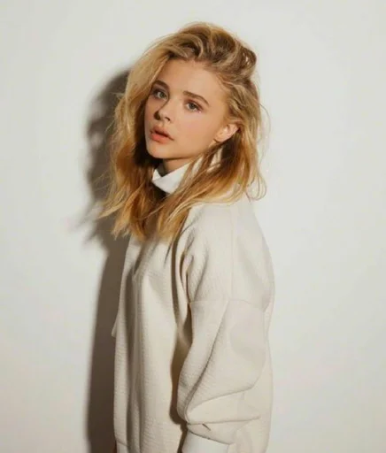 😲 Стикер «chloe grace moretz» для Telegram