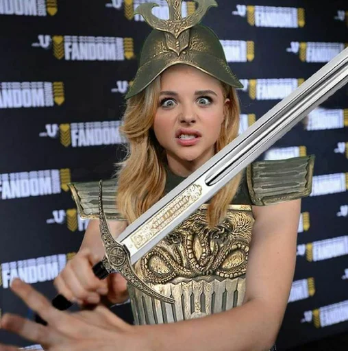 ⚔ Стикер «chloe grace moretz» для Telegram