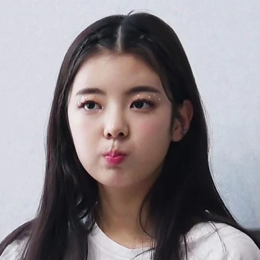 🌾 Стикер «Itzy Lia» для Telegram