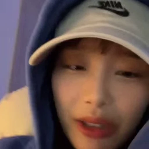 🗯 Стикер «chuu / LOONA» для Telegram