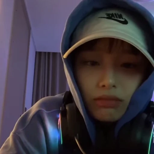 🗯 Стикер «chuu / LOONA» для Telegram