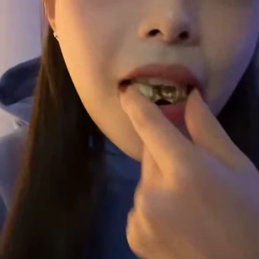 🗯 Стикер «chuu / LOONA» для Telegram