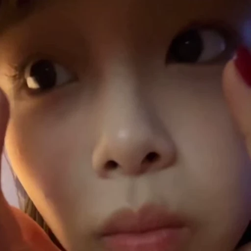 🗯 Стикер «chuu / LOONA» для Telegram
