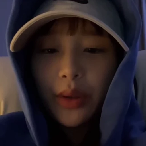 🗯 Стикер «chuu / LOONA» для Telegram