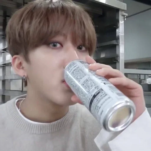 🥤 Стикер «chang binnie» для Telegram