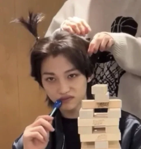 🤨 Стикер «stray kids memes» для Telegram