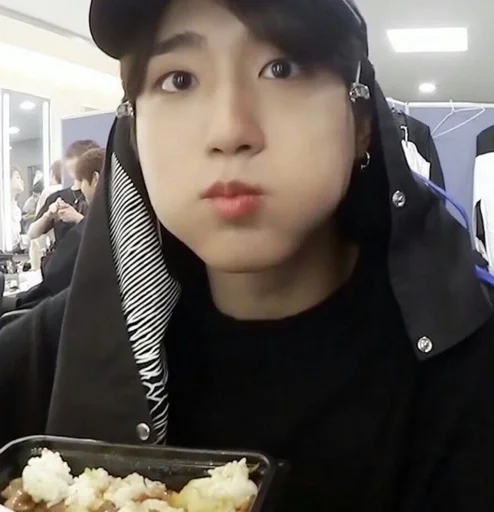 😊 Стикер «stray kids memes» для Telegram