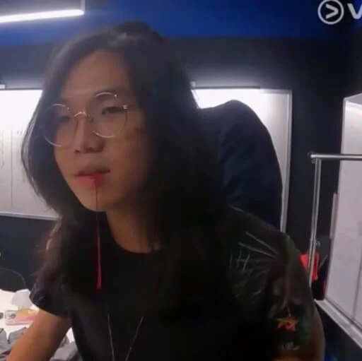 😵 Стикер «自肥2(第六集起)» для Telegram