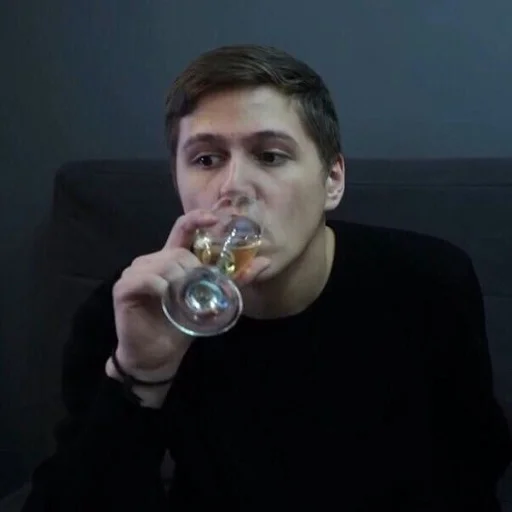 🥂 Стикер «cmh 228» для Telegram
