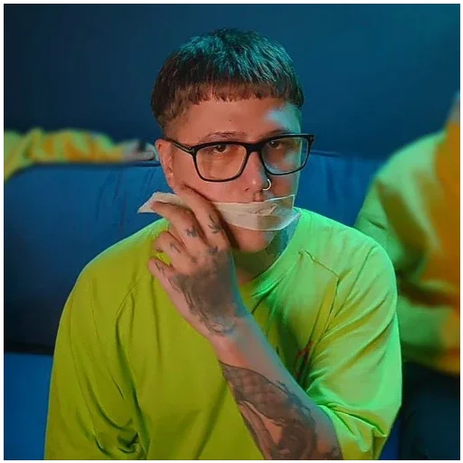 😷 Стикер «цмх мой отчим» для Telegram