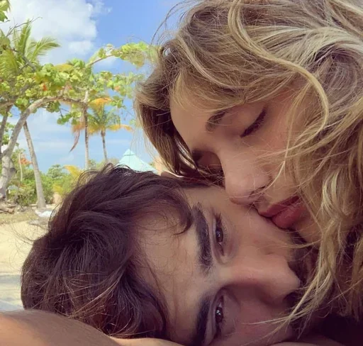 😔 Стикер «Couple Love Romantic» для Telegram