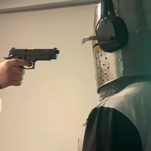 😶 Стикер «Crusader onee chan» для Telegram