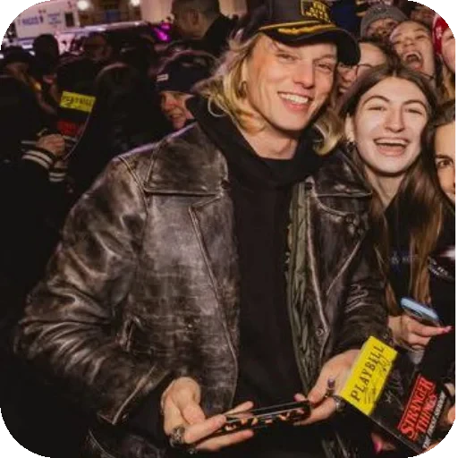 🦄 Стикер «Jamie Campbell Bower²Wilh El Mina» для Telegram