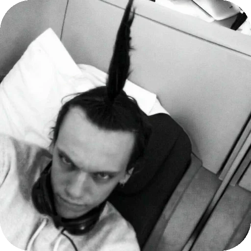 🦄 Стикер «Jamie Campbell Bower²Wilh El Mina» для Telegram