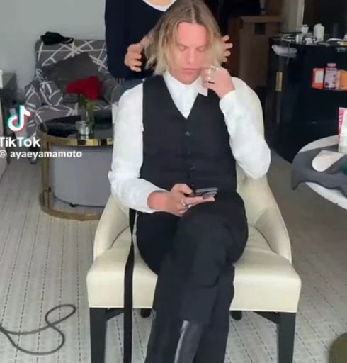 🤩 Стикер «Jamie Campbell Bower²Wilh El Mina» для Telegram