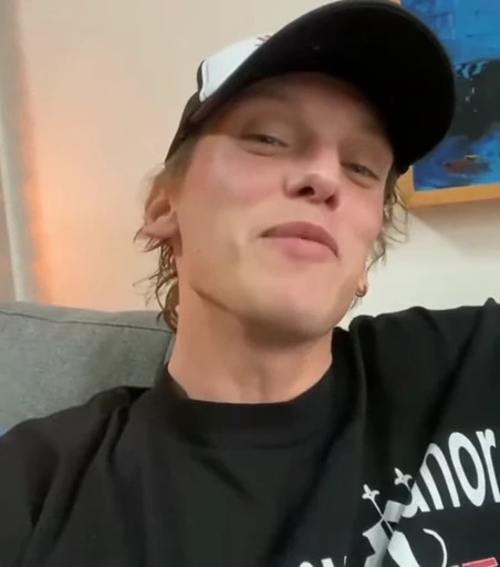 🤩 Стикер «Jamie Campbell Bower²Wilh El Mina» для Telegram
