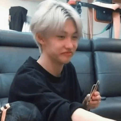 ☹️ Стикер «Stray kids ворлд доминейшн» для Telegram
