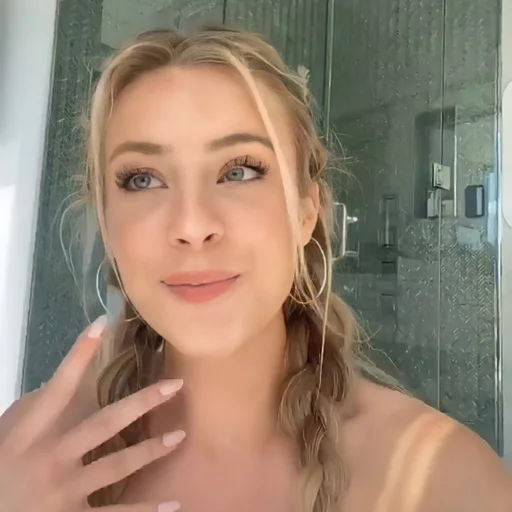 🍟 Стикер «DAISY KEECH» для Telegram