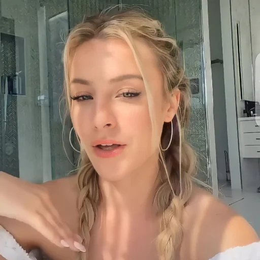 🍟 Стикер «DAISY KEECH» для Telegram