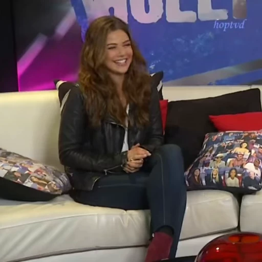 🌟 Стикер «Danielle Campbell» для Telegram