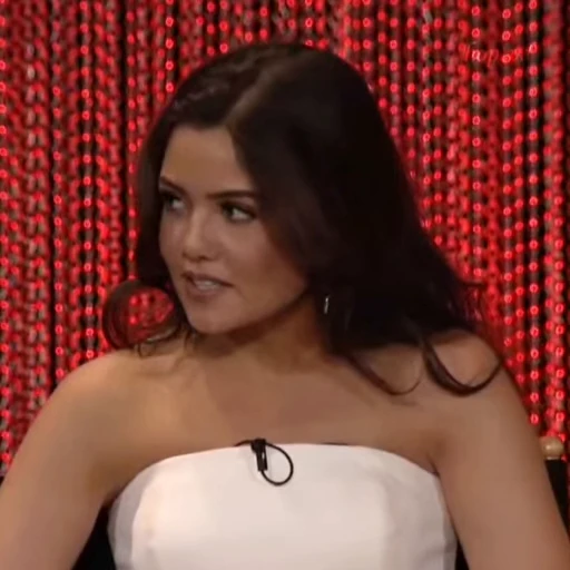 🌟 Стикер «Danielle Campbell» для Telegram