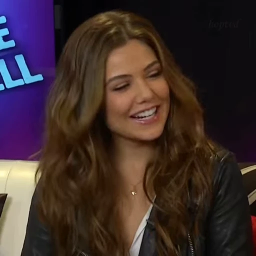 🌟 Стикер «Danielle Campbell» для Telegram