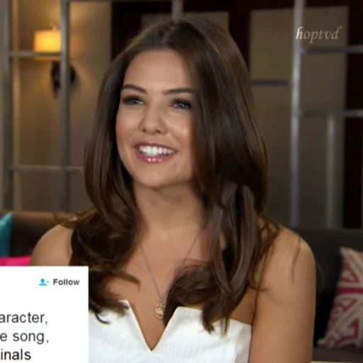 🌟 Стикер «Danielle Campbell» для Telegram
