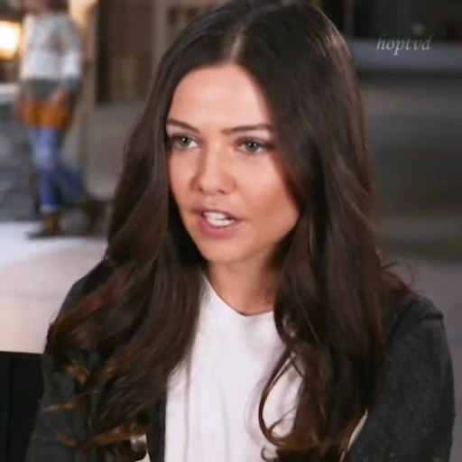 🌟 Стикер «Danielle Campbell» для Telegram