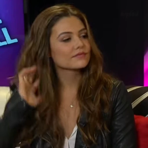 🌟 Стикер «Danielle Campbell» для Telegram