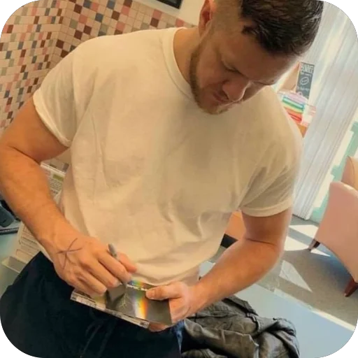 🤨 Стикер «Daniel Reynolds» для Telegram
