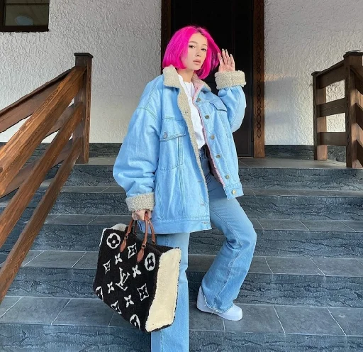💘 Стикер «Ivleeva / Ивлеева» для Telegram