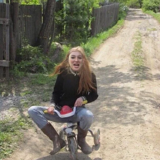 😆 Стикер «Ivleeva / Ивлеева» для Telegram