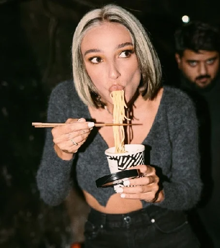 😋 Стикер «Ivleeva / Ивлеева» для Telegram