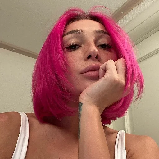 💗 Стикер «Ivleeva / Ивлеева» для Telegram
