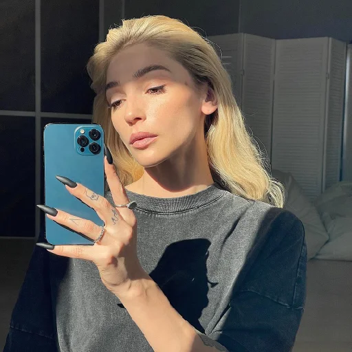 ✨ Стикер «Ivleeva / Ивлеева» для Telegram