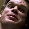 Стикер 11 🔪 Набор эмоджи по сериалу «Dexter Декстер»