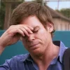 Стикер 12 🔪 Набор эмоджи по сериалу «Dexter Декстер»