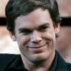 Стикер 28 🔪 Набор эмоджи по сериалу «Dexter Декстер»