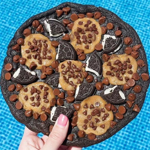 😋 Стикер «delicious» для Telegram