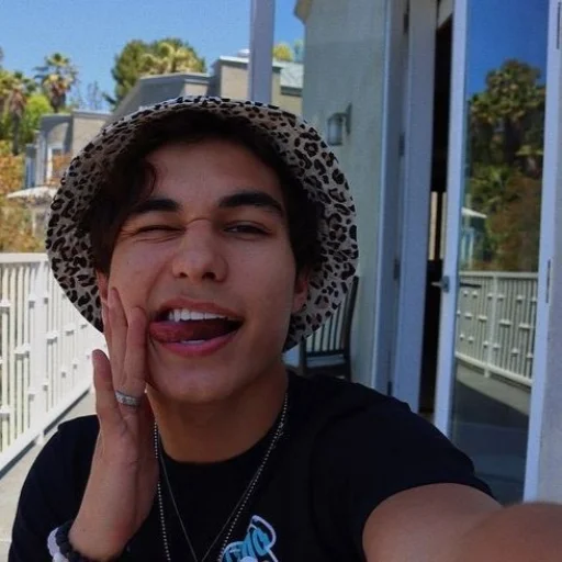 💜 Стикер «cute boys» для Telegram