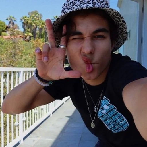 💜 Стикер «cute boys» для Telegram