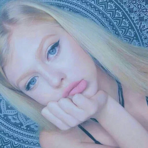 😛 Стикер «Девочки и Девушки» для Telegram