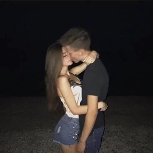 😘 Стикер «Девочки и Девушки» для Telegram