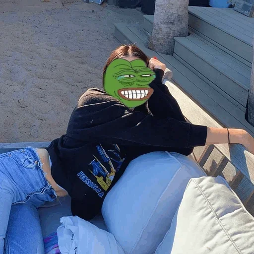 🍥 Стикер «Девушка Пепе» для Telegram
