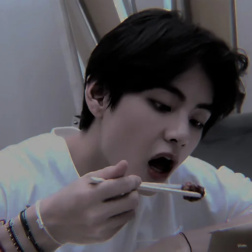🎧 Стикер «kim taehyung bts» для Telegram